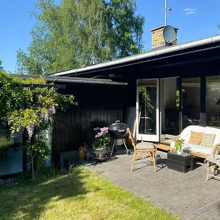 Дом отдыха Rustic Summer House Near Child-friendly Vejby Strand