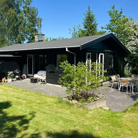 Rustic Summer House Near Child-friendly *